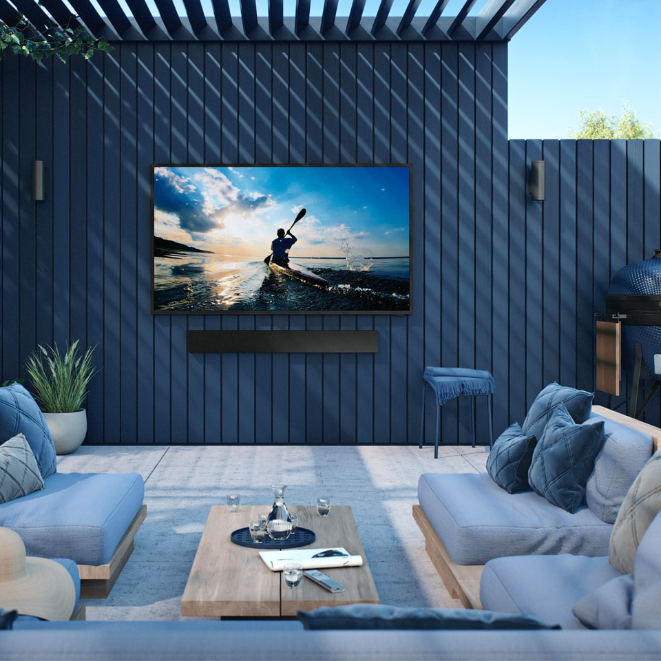 Samsungs udendørs-TV er genialt til grillaftenerne med vennerne