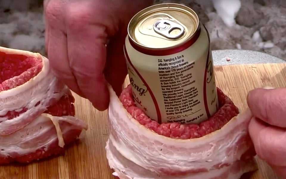 Sådan laver du øldåse baconburgere