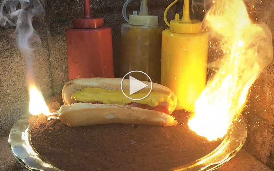 Sådan rister du en hotdog ved hjælp af 2.200 grader varmt termit