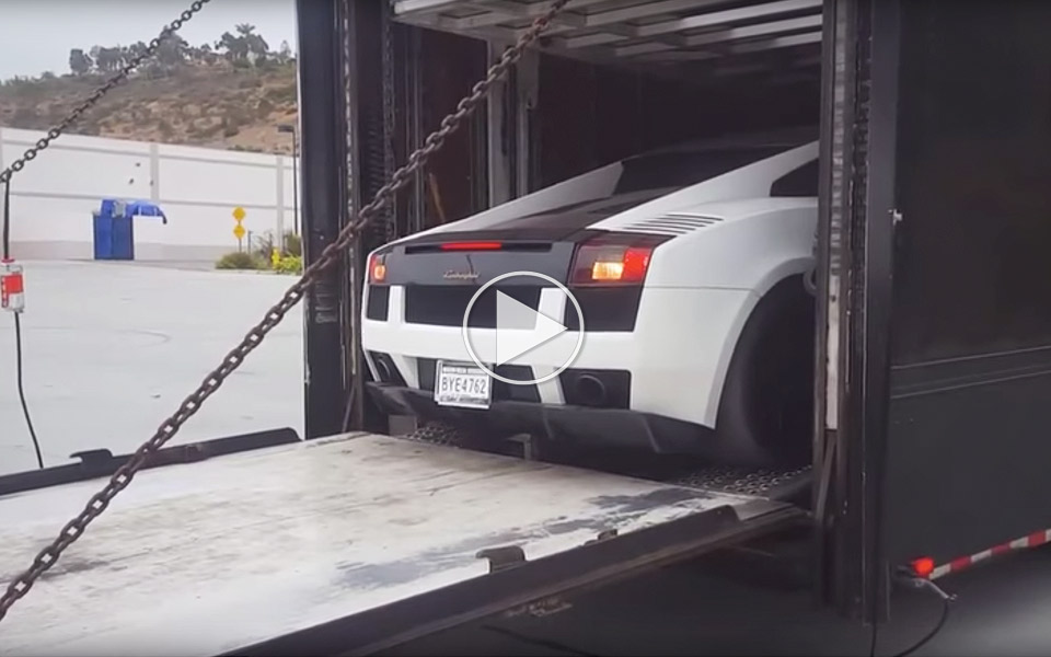 Nick køber en Lamborghini ubeset - får slem overraskelse ved leveringen