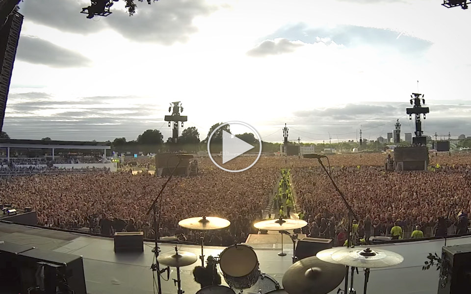65.000 mennesker synger Queens "Bohemian Rhapsody" til Green Day Koncert