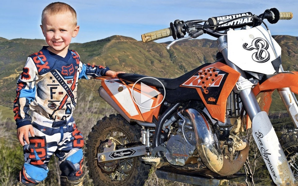 4-årig knægt er allerede en motocross superstjerne