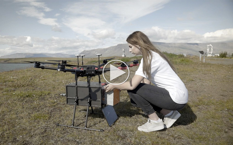 Island er først i verden til at levere varer med droner