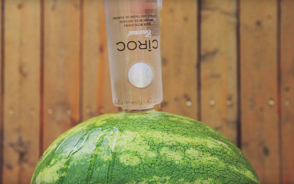 Sådan laver du den nemmeste vandmelon-vodka