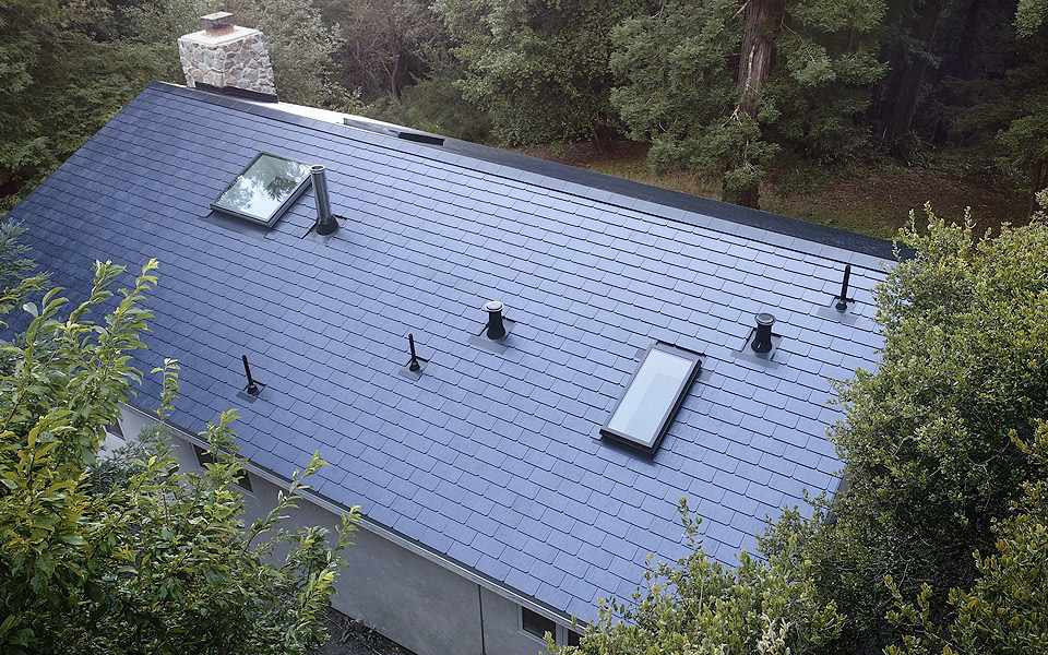 Tesla afslører første billeder af et færdigt hus med Solar Roof