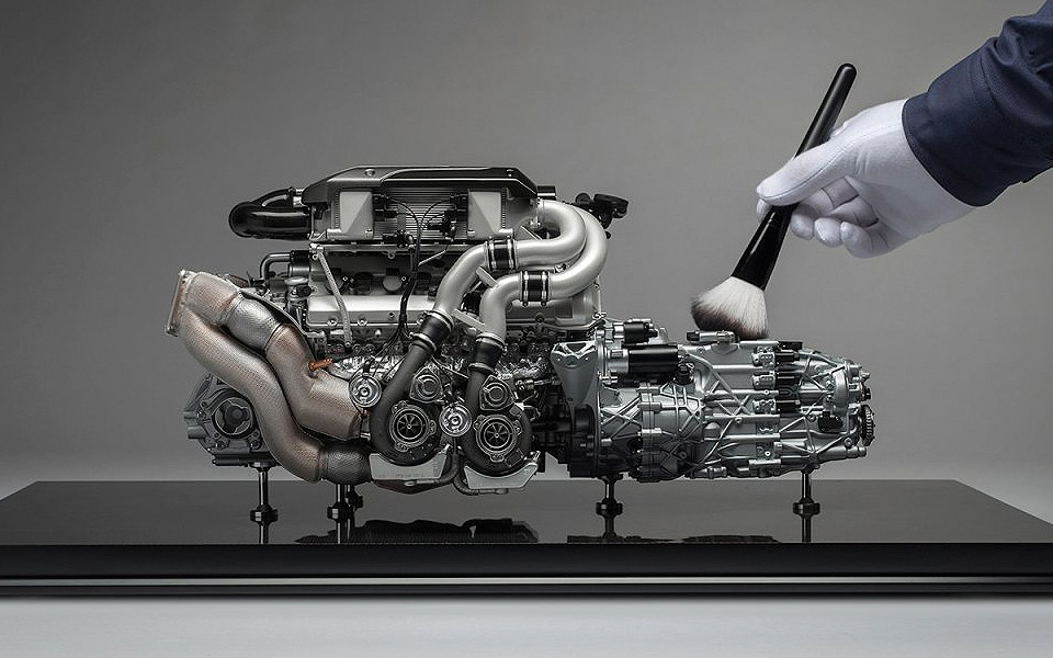 Du kan købe en 100% nøjagtig Bugatti Chiron motor i størrelse 1:4