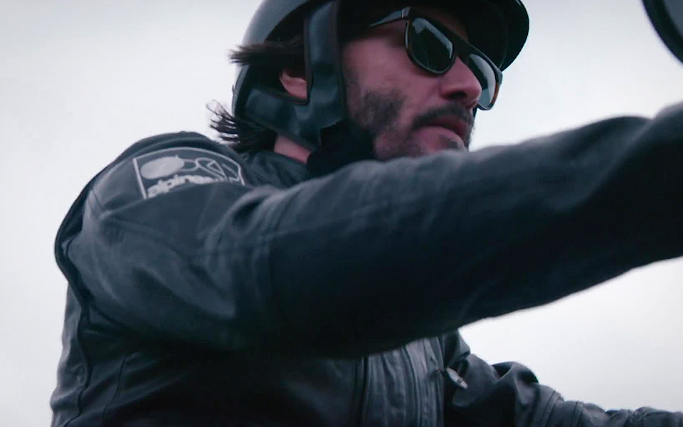 Keanu Reeves giver en rundtur i sit motorcykel firma