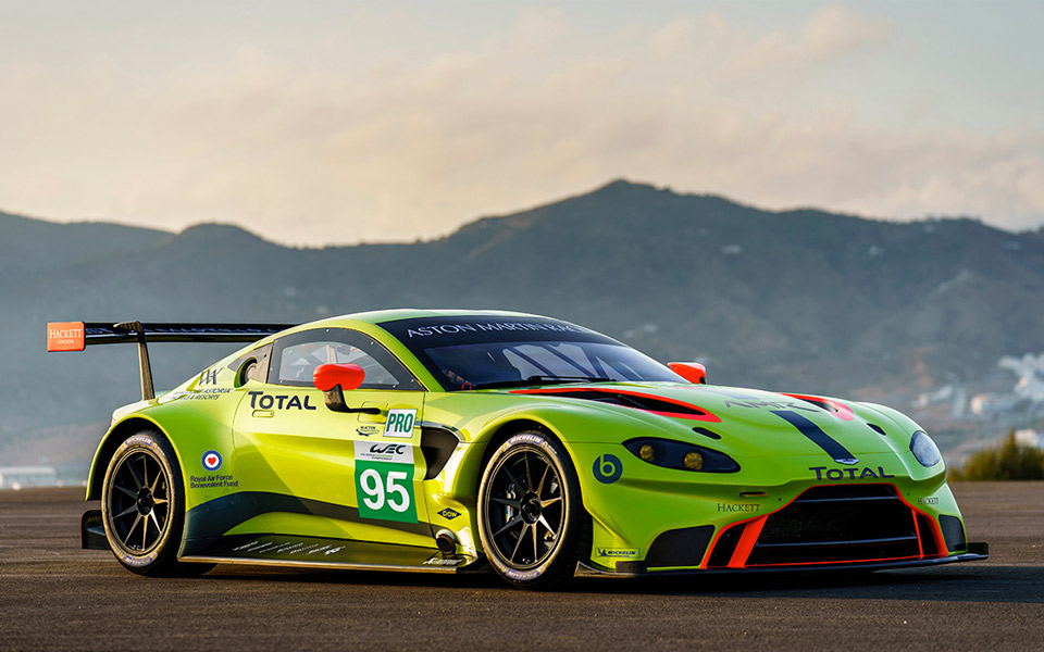 Nicki Thiim fremviser den nye Aston Martin V8 Vantage GTE Le Mans Racer