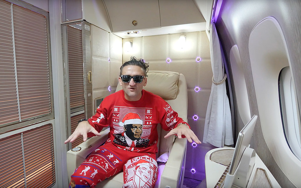 Casey Neistat flyver i sin egen private suite