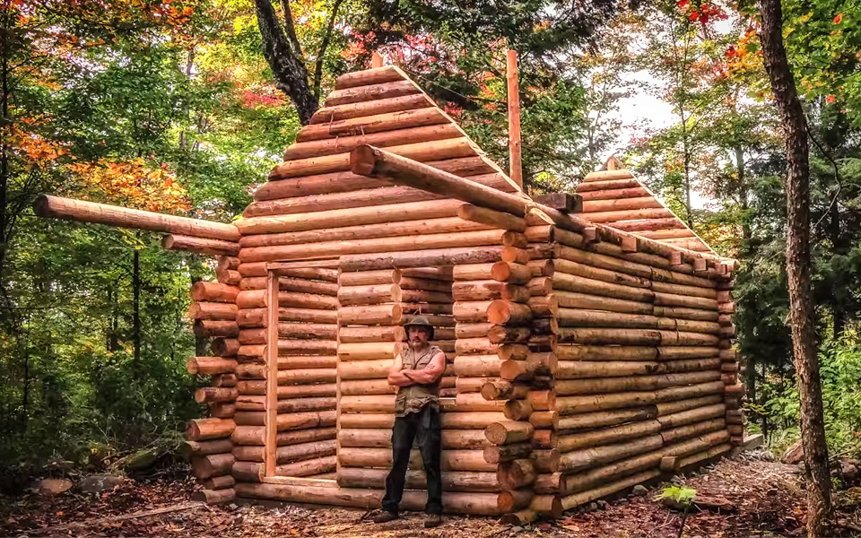 Sådan bygger du din egen træhytte med de bare næver