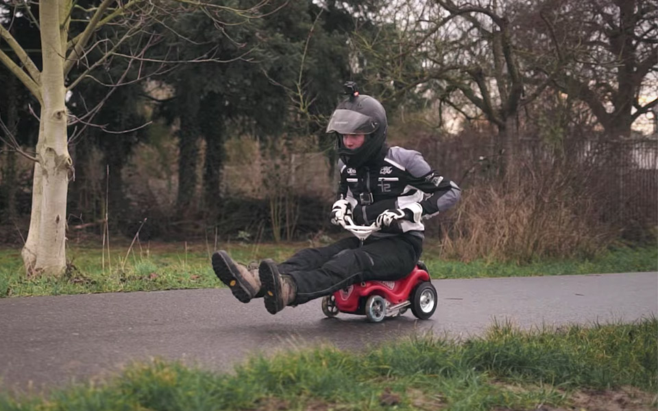 DIY Big Bobby Car med 15 hestekræfter kører 0-70 km/t på 3 sekunder