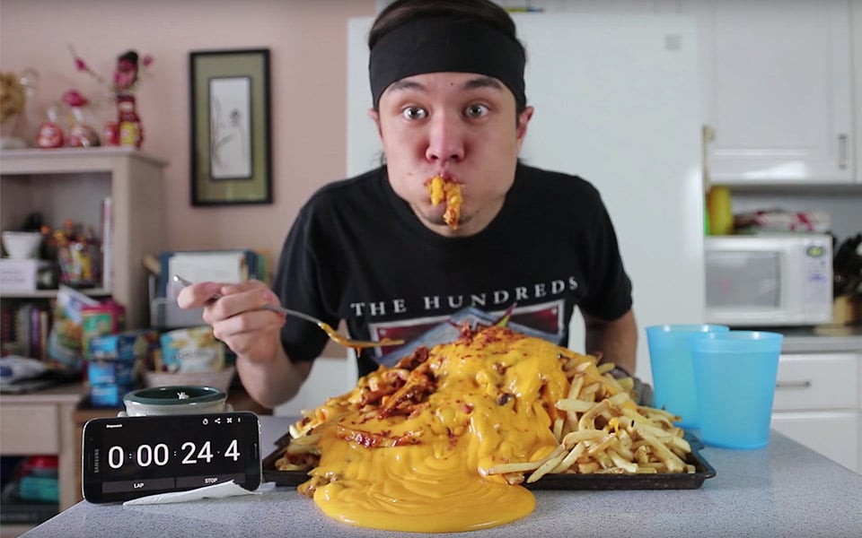 10.000 kalorier Chili Cheese Fries er Matt Stonies seneste monster-måltid