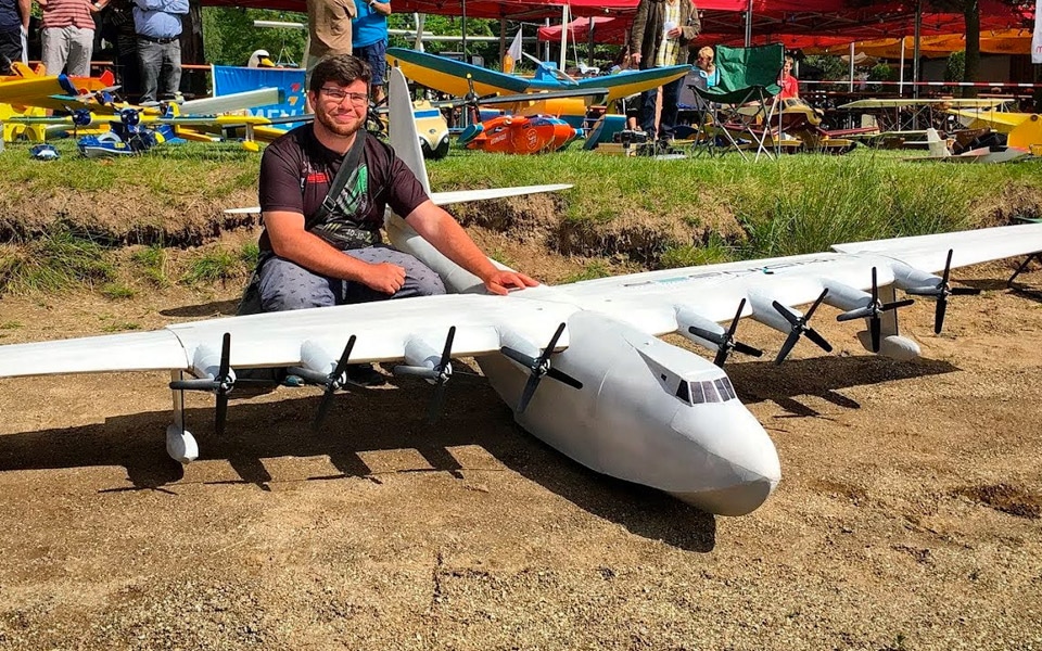 Det her gigantiske "Spruce Goose" modelfly er seriøst legetøj