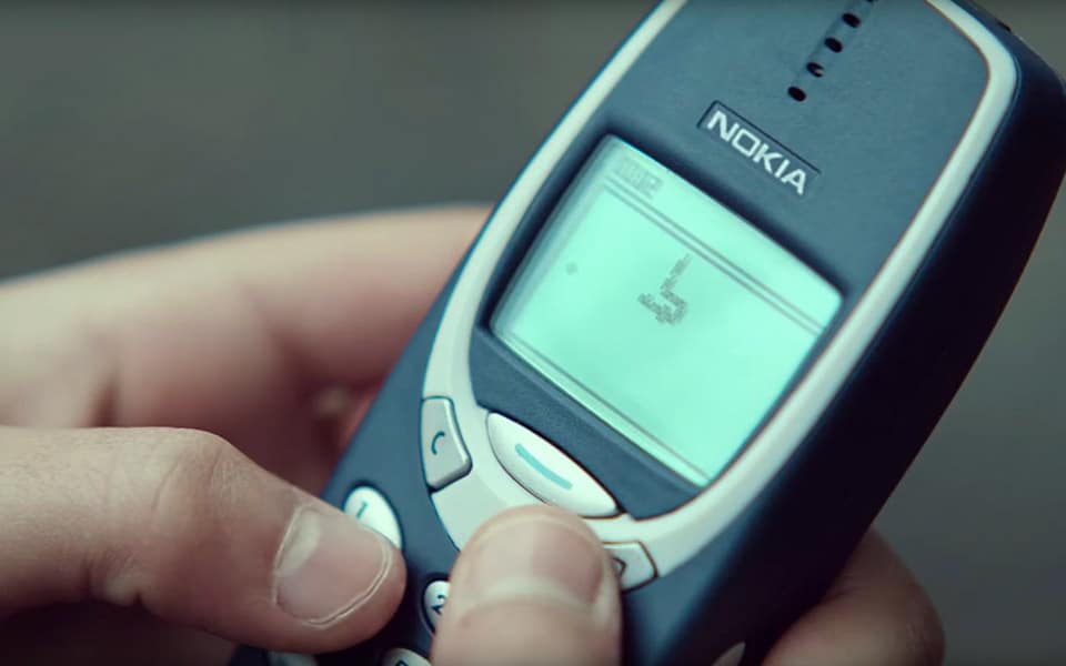 Nokia hylder 3310 og gode venner i deres nye og geniale reklamefilm