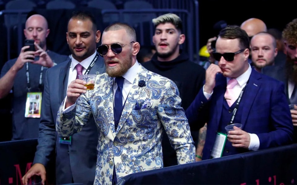 Conor McGregor anholdt efter vanvids-angreb på en bus