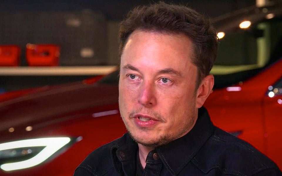 Elon Musk giver en sjælden rundvisning på Teslas megafabrik