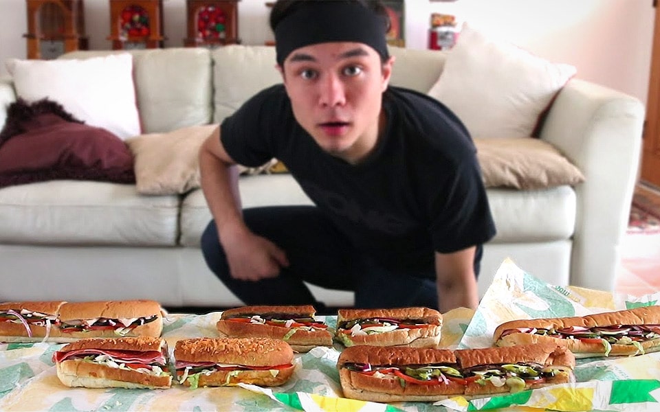 Se Matt Stonie spise 5 Footlong Subway-sandwiches umenneskeligt hurtigt