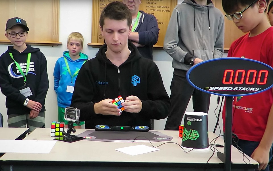 Feliks Zemdegs har nu rekorden for at løse en Rubiksterning på tid