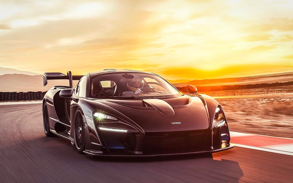 Senna kører den brutale McLaren Senna