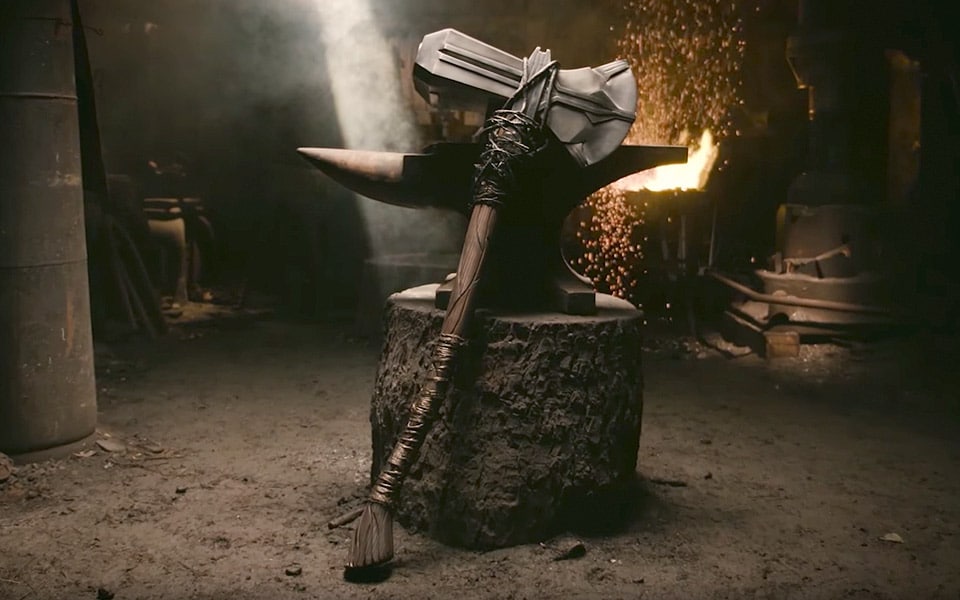 Man At Arms smeder Thors Stormbreaker hammer fra Avengers: Infinity War