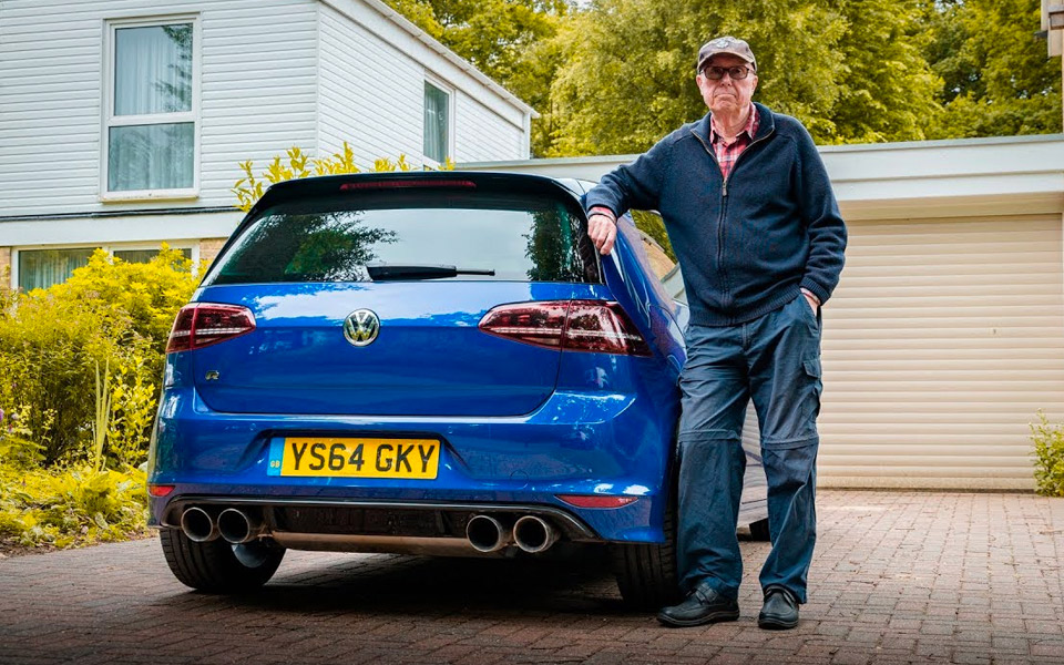 75-årige Arthur har bygget en Golf R med over 600 heste