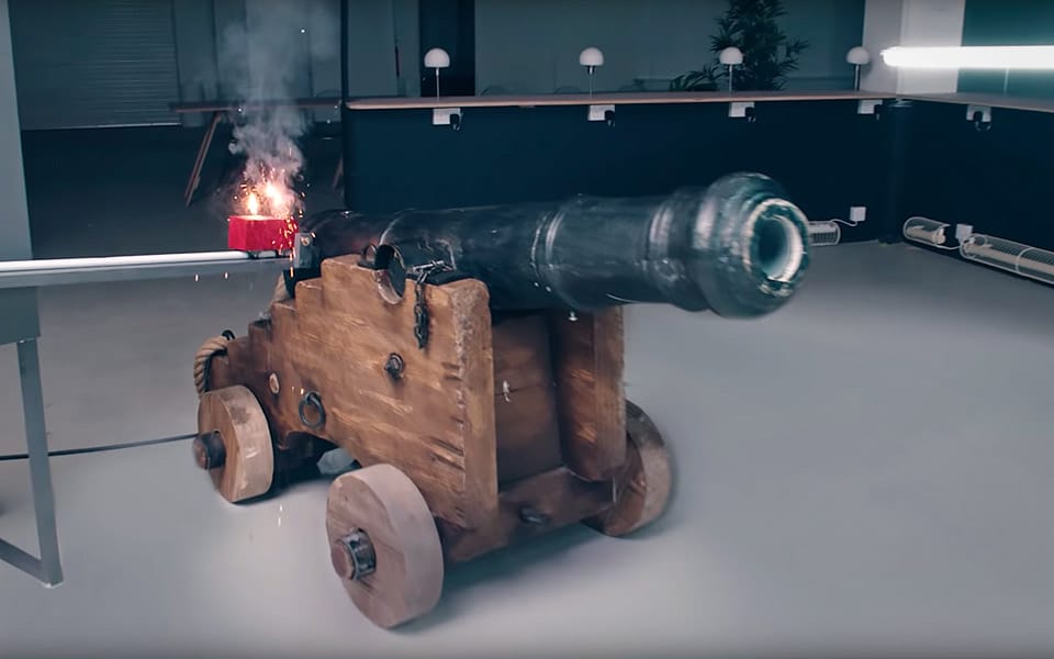 Microsoft hylder deres 22 år gamle IntelliMouse med fantastisk Rube Goldberg maskine