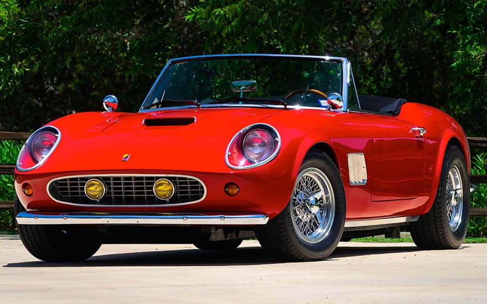Nu kan du købe den smukke Ferrari fra "En Vild Pjækkedag"