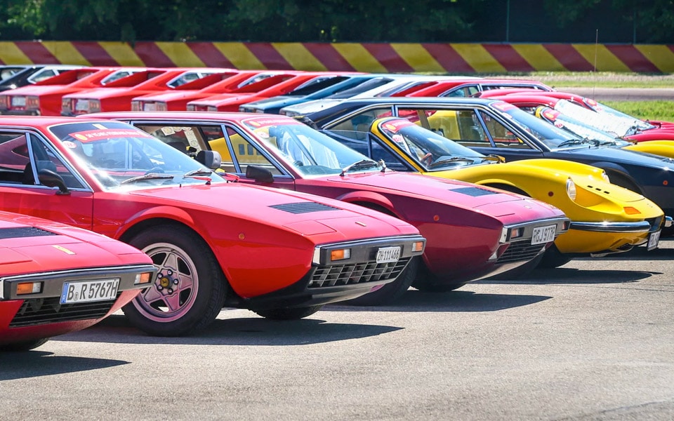 Over 150 Ferrarier samles i Maranello for at fejre Ferrari Dinos 50 års fødselsdag