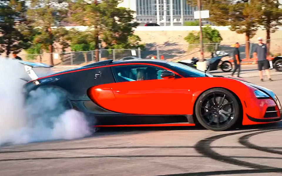 Se en baghjulstrukken Bugatti Veyron lave verdens måske dyreste burnout