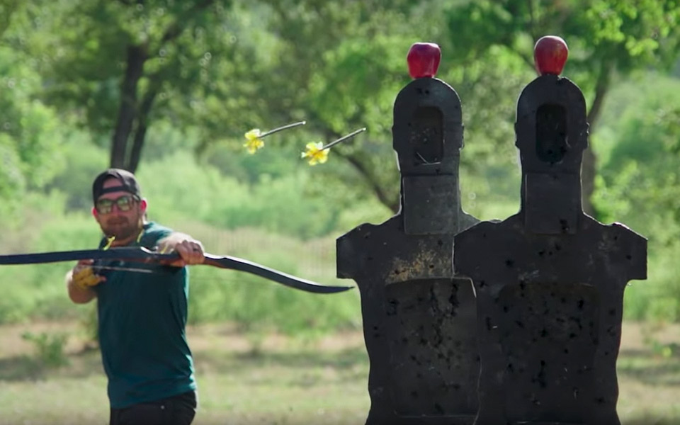 Dude Perfects nye bueskydnings-video får Robin Hood til at se fesen ud