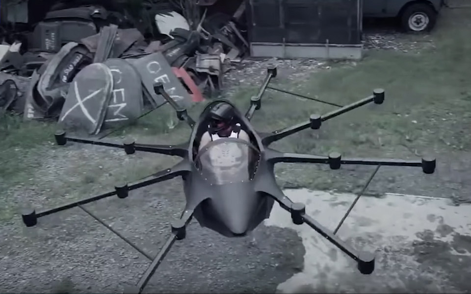 Fyr var træt af trafikpropper - byggede sin egen drone