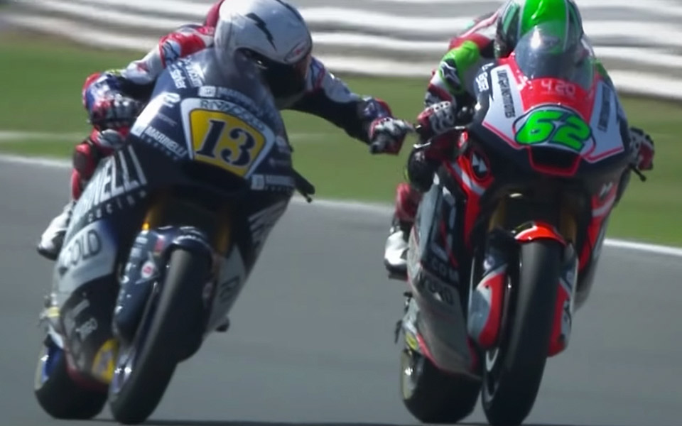 MotoGP-kører prøver at sabotere modstander midt under løb