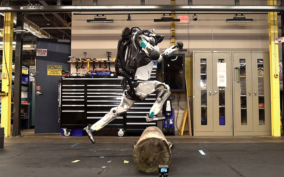 Boston Dynamics Atlas laver parkour