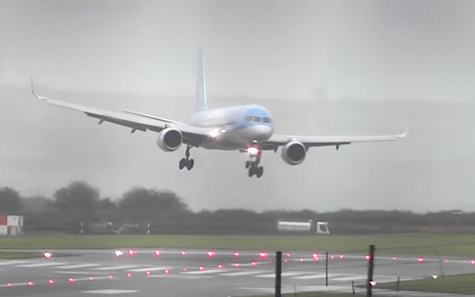 Charterfly laver flot landing i voldsom storm