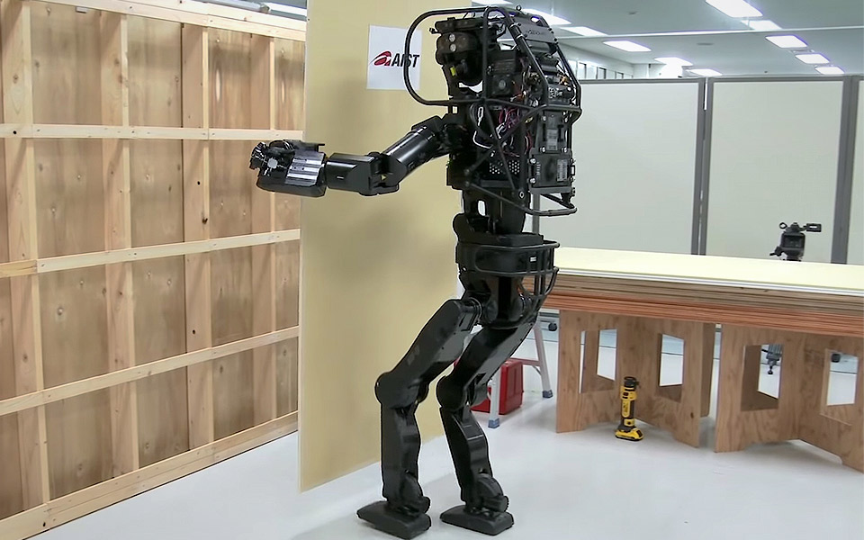 Den her tømrer-robot er skræmmende effektiv