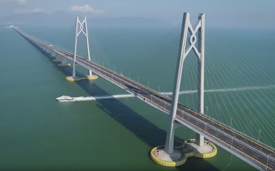 Verdens længste bro ligger nu i Kina