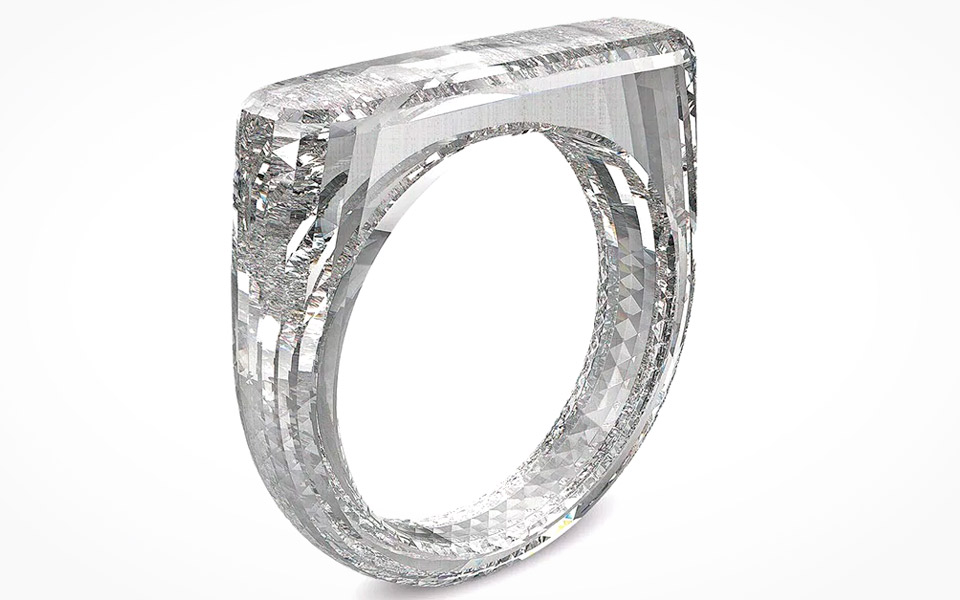 Apples chefdesigner har lavet en ring af ren diamant