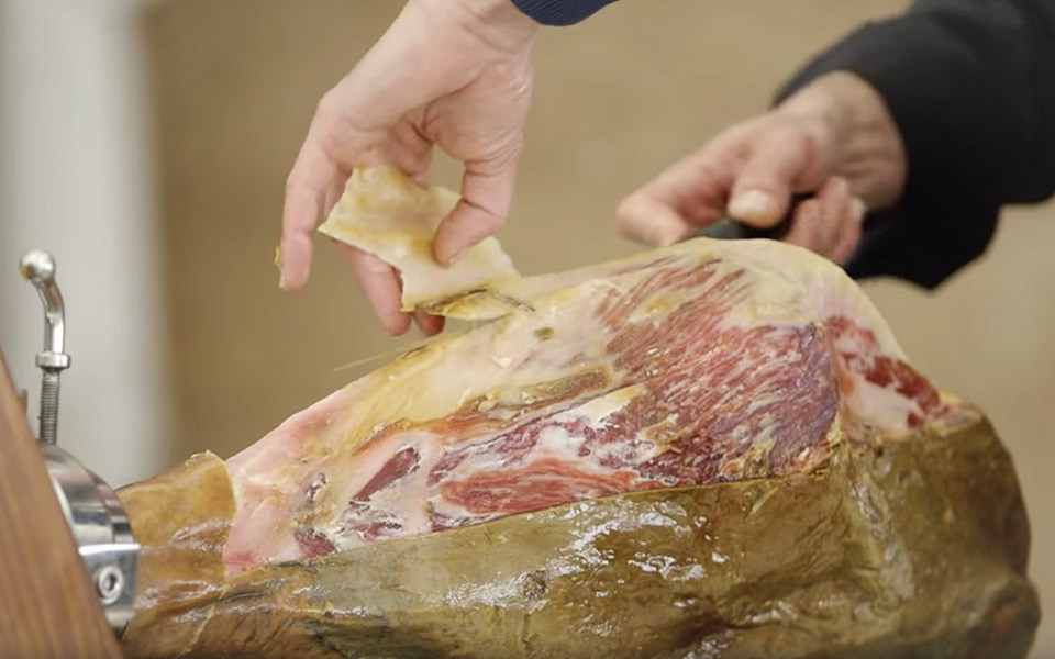 Sådan skærer du verdens dyreste skinke
