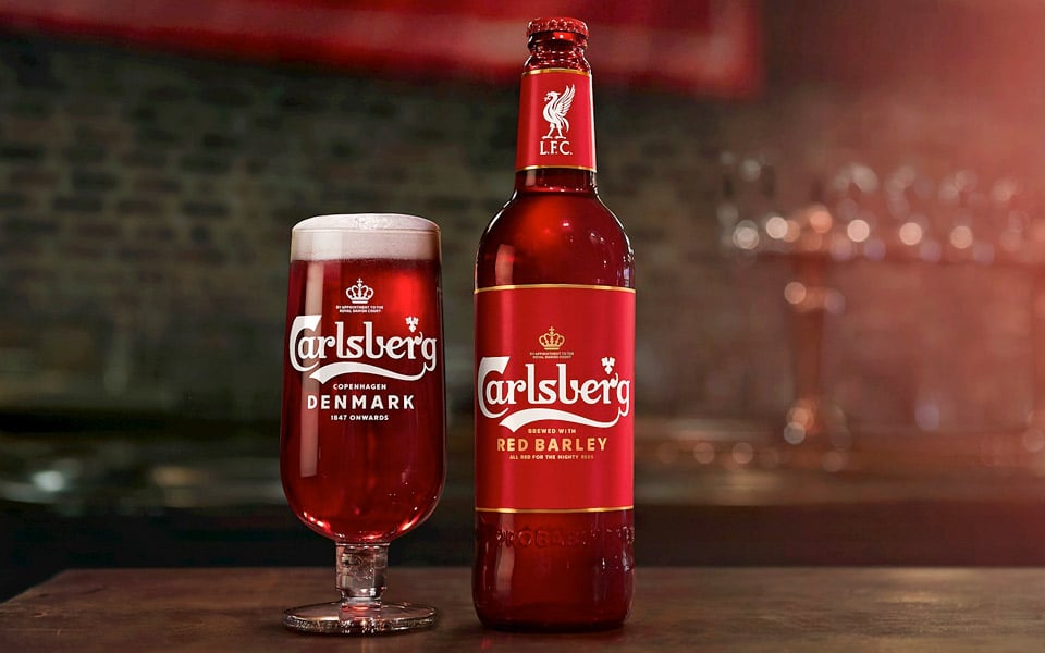 Carlsbergs nye specialdesignede røde øl er til alle Liverpool-fans