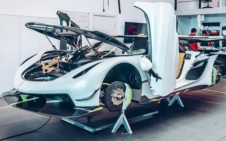 Se den formidable Koenigsegg Jesko blive bygget