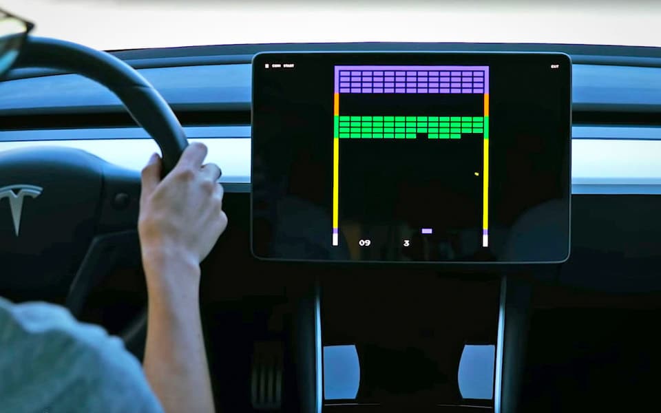 Tesla tilfører to nye Atari-spil til bilens touchskærm