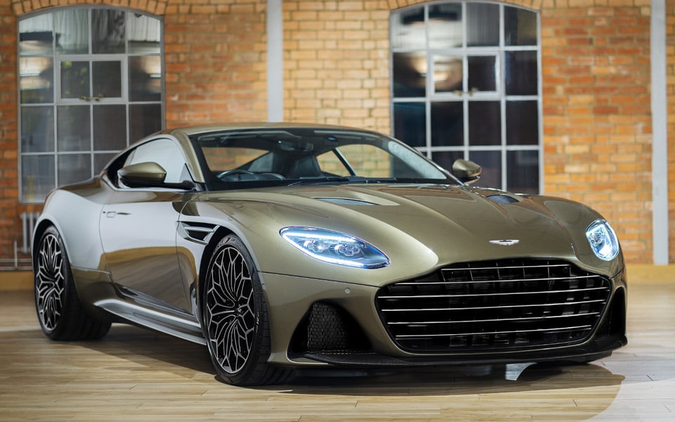 Aston Martin hylder James Bond med den nye DBS Superleggera