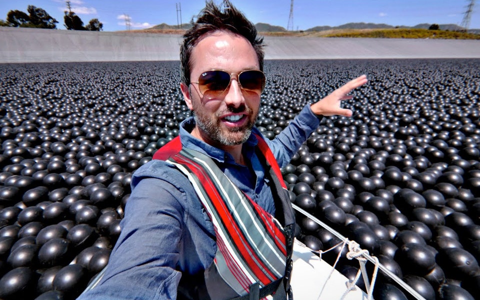 Hvorfor er der 96 millioner sorte bolde i dette vandreservoir?