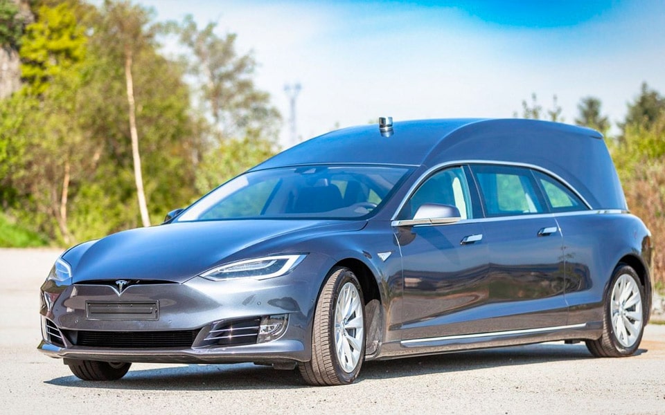 Tesla ligvognen kan nu blive din