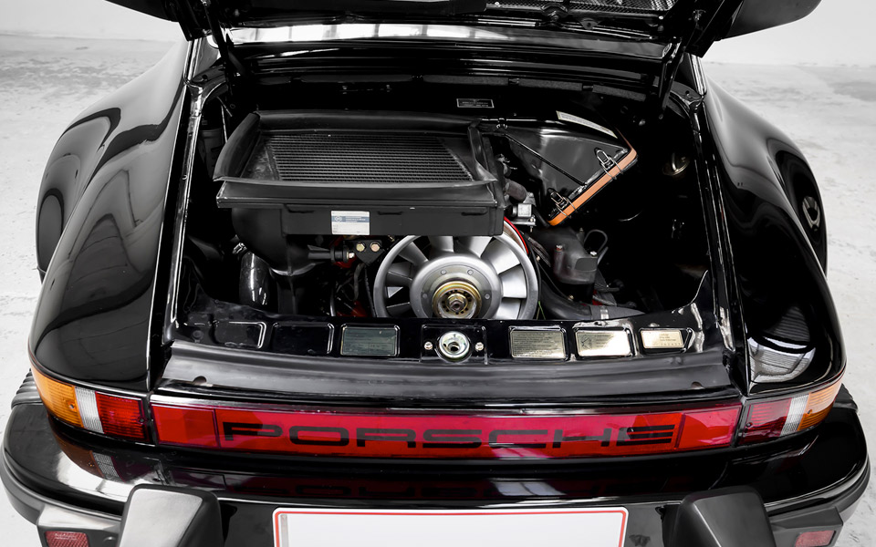 Nu kan du købe Kevin Magnussens Porsche 930 Turbo