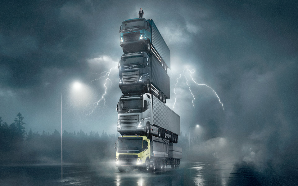 Volvo stabler 4 lastbiler ovenpå hinanden i deres nye reklamefilm
