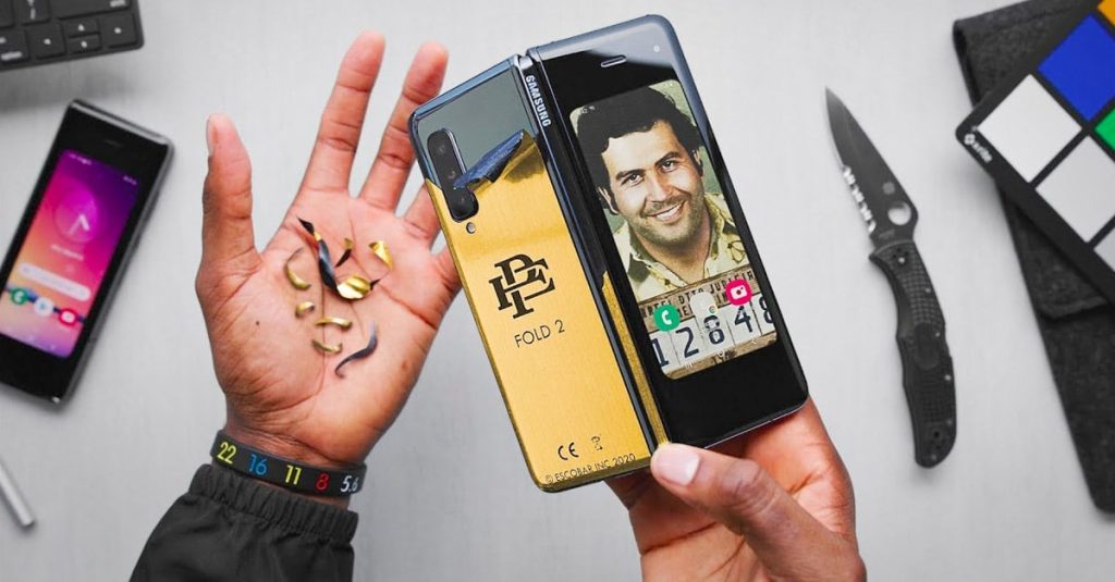 MKBH kigger nærmere på Roberto Escobars mobil med foldeskærm