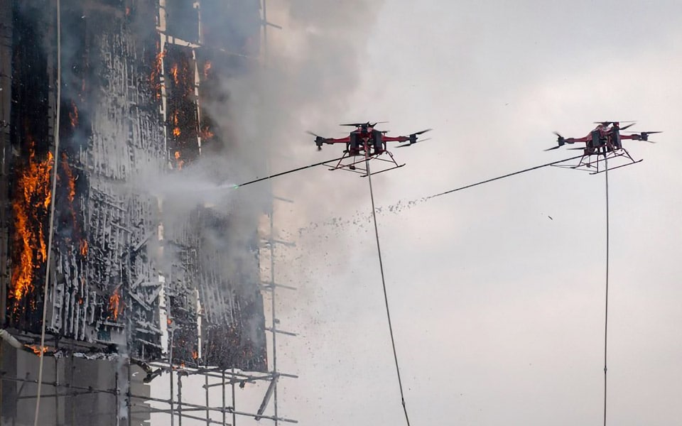 Nu slukker droner også ildebrande