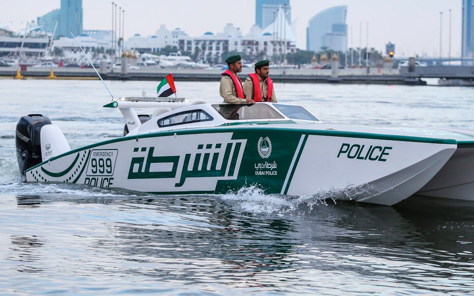 Politiet i Dubai har verdens hurtigste politibåd