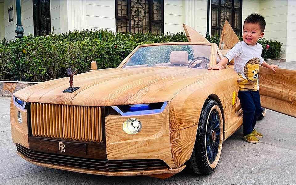 Sej far har bygget en Rolls-Royce Boat Tail af træ til sin søn